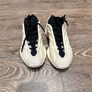 Yeezy 700 V3- Azael